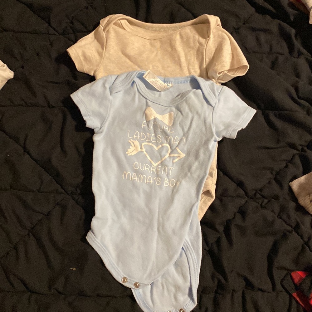 6 month onesie pack: 7 onesies